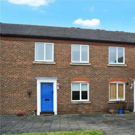 Rent this 2 bed room on unnamed road in Fairford Leys, HP19 8GX