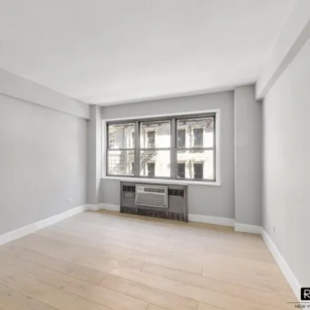 Image 5 - 136 East 76th Street, New York, NY 10021, USA - Apartment for sale