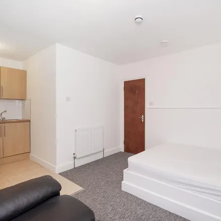 Image 3 - Orfeo, 75 Chamberlayne Road, Brondesbury Park, London, NW10 3ND, United Kingdom - Apartment for rent