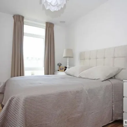 Image 5 - Falcondale Court, Lakeside Drive, London, NW10 7FU, United Kingdom - Apartment for rent