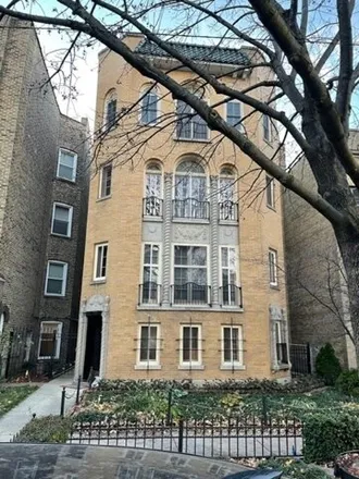 Rent this 3 bed apartment on 5514 North Campbell Avenue in Chicago, IL 60645