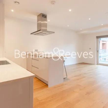 Image 4 - Beaufort Drive, London, NW11 6BS, United Kingdom - Apartment for rent