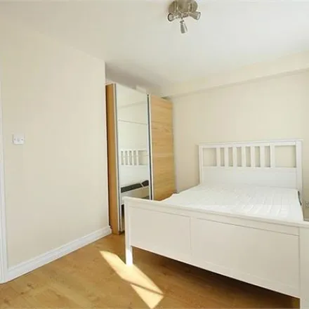Image 4 - Kingweston Close, London, NW2 1UR, United Kingdom - Apartment for rent