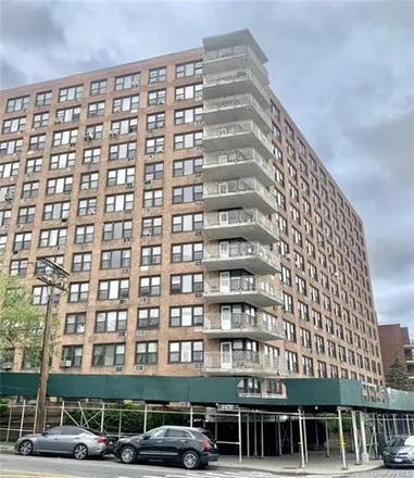 Buy this studio apartment on 3121 Middletown Road in New York, NY 10461