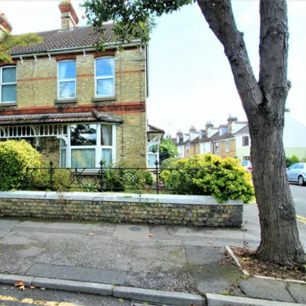 Buy this 2 bed house on Queen's Avenue in Snodland, ME6 5FF