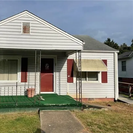 Buy this 2 bed house on 281 Hubbard Street in Reidsville, NC 27320