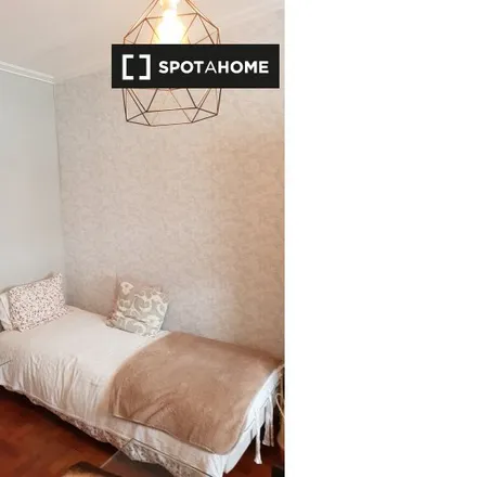 Rent this 2 bed room on Cooperativa para a Educação e Reabilitação de Cidadãos Inadaptados de Cascais in Rua Principal, 2765-085 Cascais e Estoril