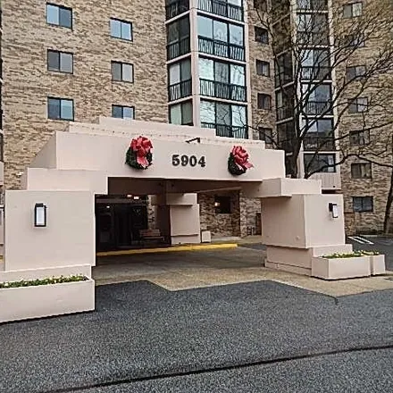 Buy this 2 bed condo on 22362 Mount Eagle Drive in Huntington, VA 22303