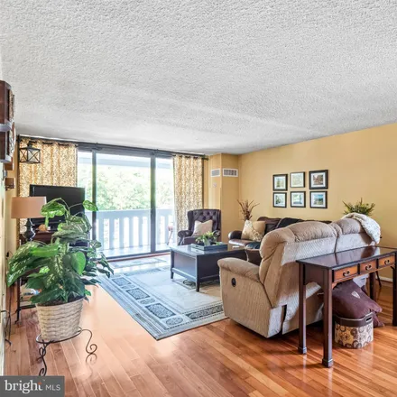 Image 3 - Alexandria Knolls West, 6101 Edsall Road, Alexandria, VA 22304, USA - Condo for sale