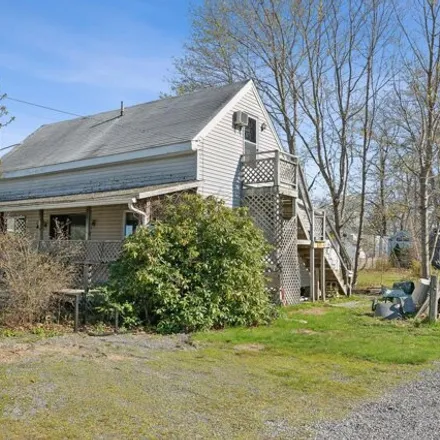 Buy this studio house on 7 Bourne Avenue in Wells, ME 04090