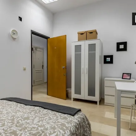 Rent this 7 bed room on Taberna de la Reina in Plaça de la Reina, 1