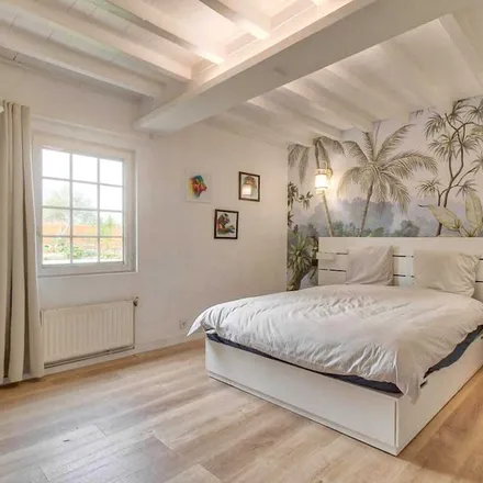 Rent this 6 bed house on 40550 Léon