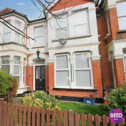 Rent this 1 bed apartment on Boscombe Road in Southend-on-Sea, SS2 5EW