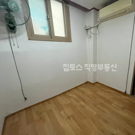 Rent this studio apartment on 서울특별시 관악구 봉천동 1666-68