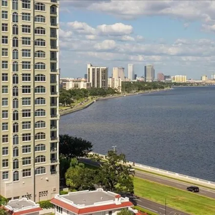 Rent this 3 bed condo on 3014 West Stovall Street in Tampa, FL 33629