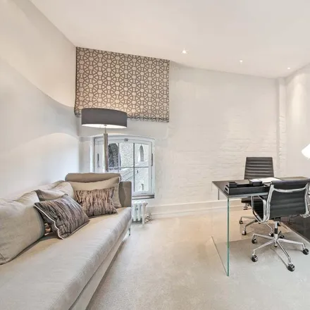 Image 9 - Ivory House, East Smithfield, London, E1W 1AT, United Kingdom - Apartment for rent