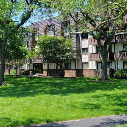 Rent this 2 bed condo on 13200 W Heiden Cir Unit 2308 in Lake Bluff, Illinois