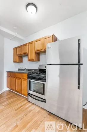 Image 3 - 5860 N Kenmore Ave, Unit 302 - Apartment for rent
