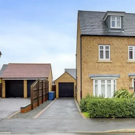 Buy this 3 bed duplex on Wellingtonia Crescent in West Bridgford, NG12 4GS