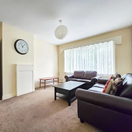 Rent this 2 bed room on Bentcliffe Drive in Leeds, West Yorkshire