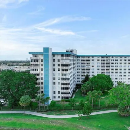 Buy this 2 bed condo on 4678 Hillcrest Drive in Hollywood, FL 33021