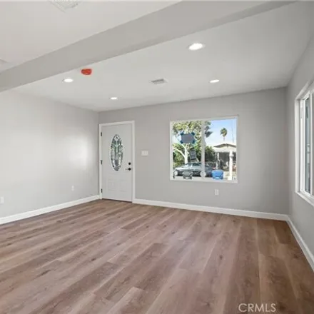 Image 9 - 1620 West 51st Place, Los Angeles, CA 90062, USA - House for sale