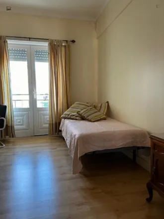 Rent this 4 bed room on Rua Plácido de Abreu 63 in 2775-058 Cascais, Portugal