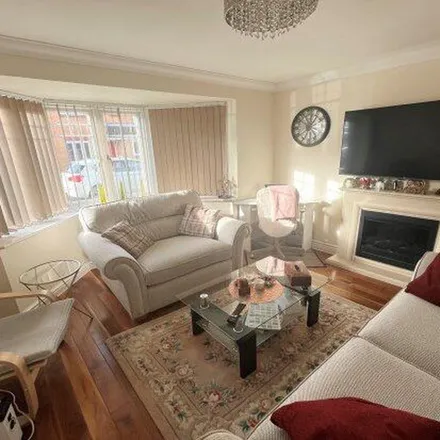 Rent this 3 bed apartment on Wyncliffe Gardens in Cardiff, CF23 7FB