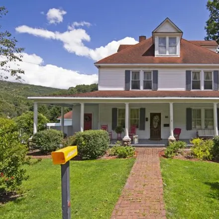 Buy this 7 bed house on 16 Park Pl in Richwood, West Virginia