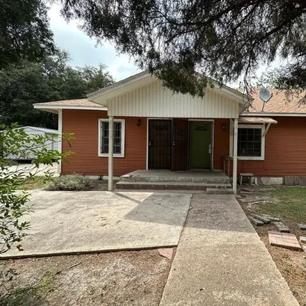 Buy this studio house on 881 West 17th Street in Brownsville, TX 78520