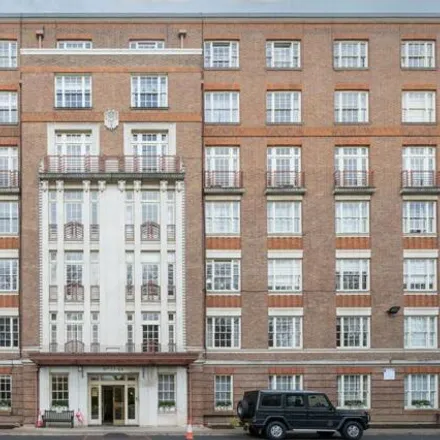 Rent this 4 bed apartment on The American School in London in 1 Waverley Place, London