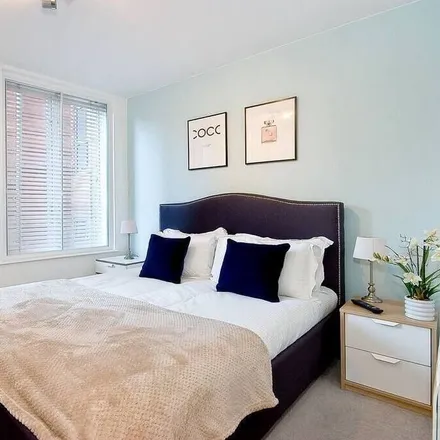 Rent this 2 bed townhouse on London in EC1R 0BW, United Kingdom