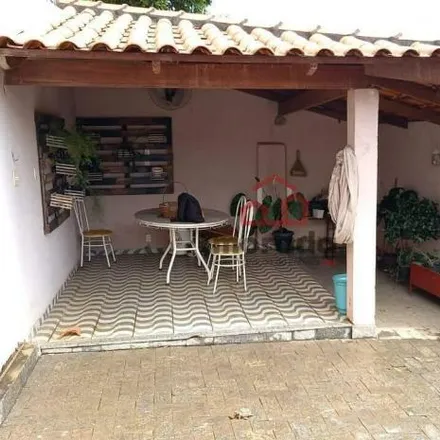 Buy this 3 bed house on Rua Maria do Carmo Myrrha in Aeroporto, Itaúna - MG