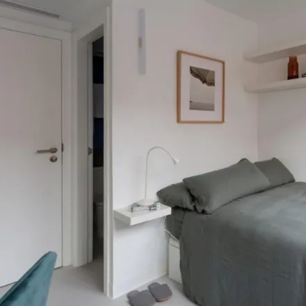 Rent this 2 bed room on Calle de la Sierra Bullones in 8, 28029 Madrid