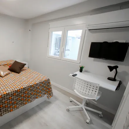 Rent this 4 bed room on Carrer de Crevillent in 46022 Valencia, Spain
