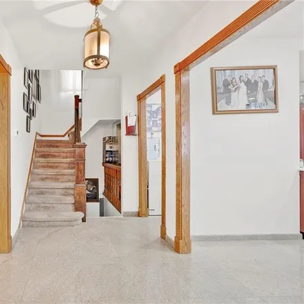 Image 2 - 1549 East 27th Street, New York, NY 11229, USA - House for sale