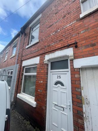 Rent this 2 bed house on Heath Street in Newcastle-under-Lyme, ST5 2BS