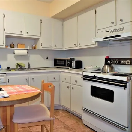 Buy this 2 bed condo on 919 Hillcrest Drive in Hollywood, FL 33021