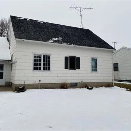 Image 4 - 56 2nd Avenue Northeast, Fairfax, Renville County, MN 55332, USA - House for sale