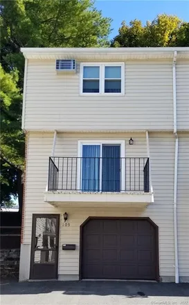 Buy this 2 bed condo on 101 Morningside Drive in Meriden, CT 06450