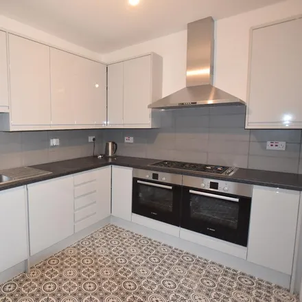 Rent this 5 bed townhouse on Averill Street in London, W6 8ED