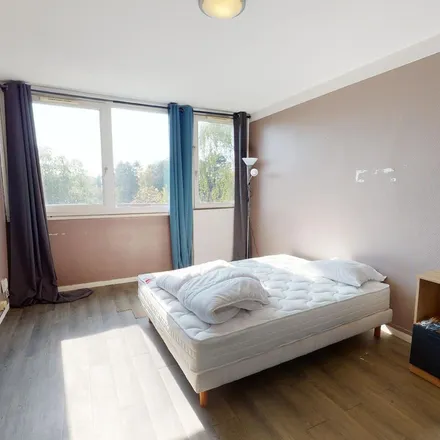 Rent this 3 bed apartment on 7 Rue Eugène Delacroix in 59493 Villeneuve-d'Ascq, France