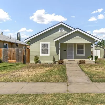 Buy this 2 bed house on 727 South Locust Street in Visalia, CA 93277