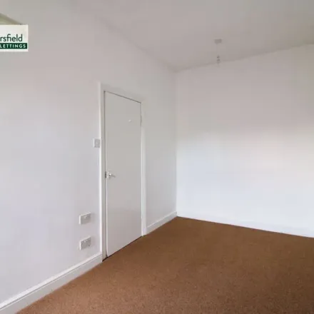 Image 6 - Yews Hill Road, Huddersfield, HD1 3SQ, United Kingdom - Apartment for rent