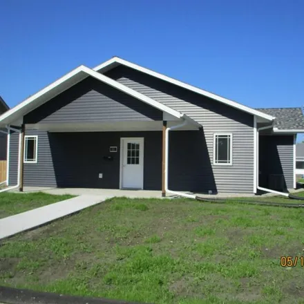 Buy this 3 bed house on 103 Maple Avenue in Norfolk, NE 68701