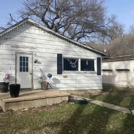 Buy this 3 bed house on 854 East 7th Avenue in Winfield, KS 67156