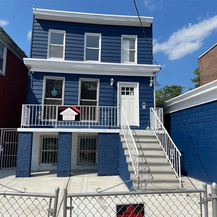 Image 4 - 47 Maple Street, Ludlow, City of Yonkers, NY 10701, USA - Townhouse for sale