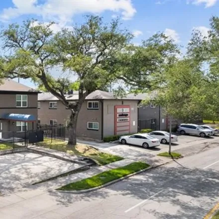 Buy this 3 bed house on 2532 Southmore Boulevard in Houston, TX 77004