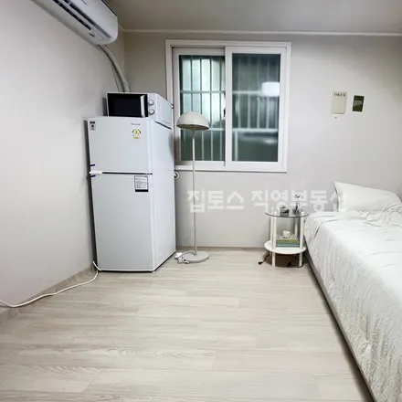 Rent this 1 bed apartment on 서울특별시 관악구 봉천동 1690-31