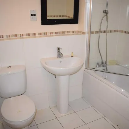 Image 6 - South Park Drive, Green Lane, Seven Kings, London, IG1 1XW, United Kingdom - Apartment for rent